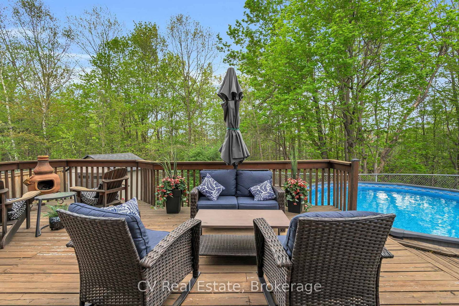 5 McCutcheon Court • Barrie, ON photo 4