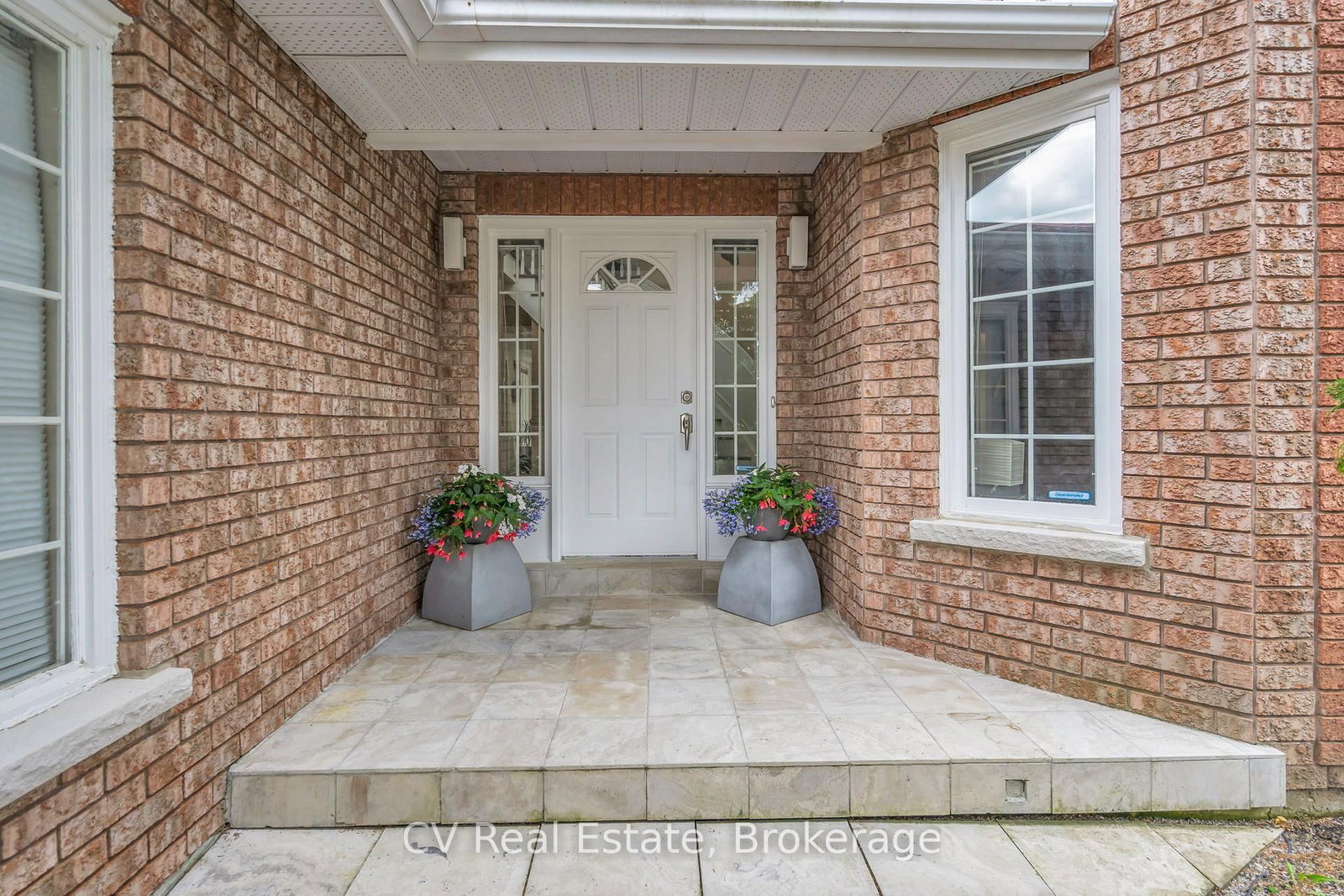 5 McCutcheon Court • Barrie, ON photo 9
