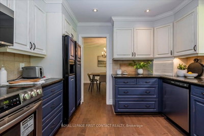 11 Forestwood Lane • Barrie, ON photo 8