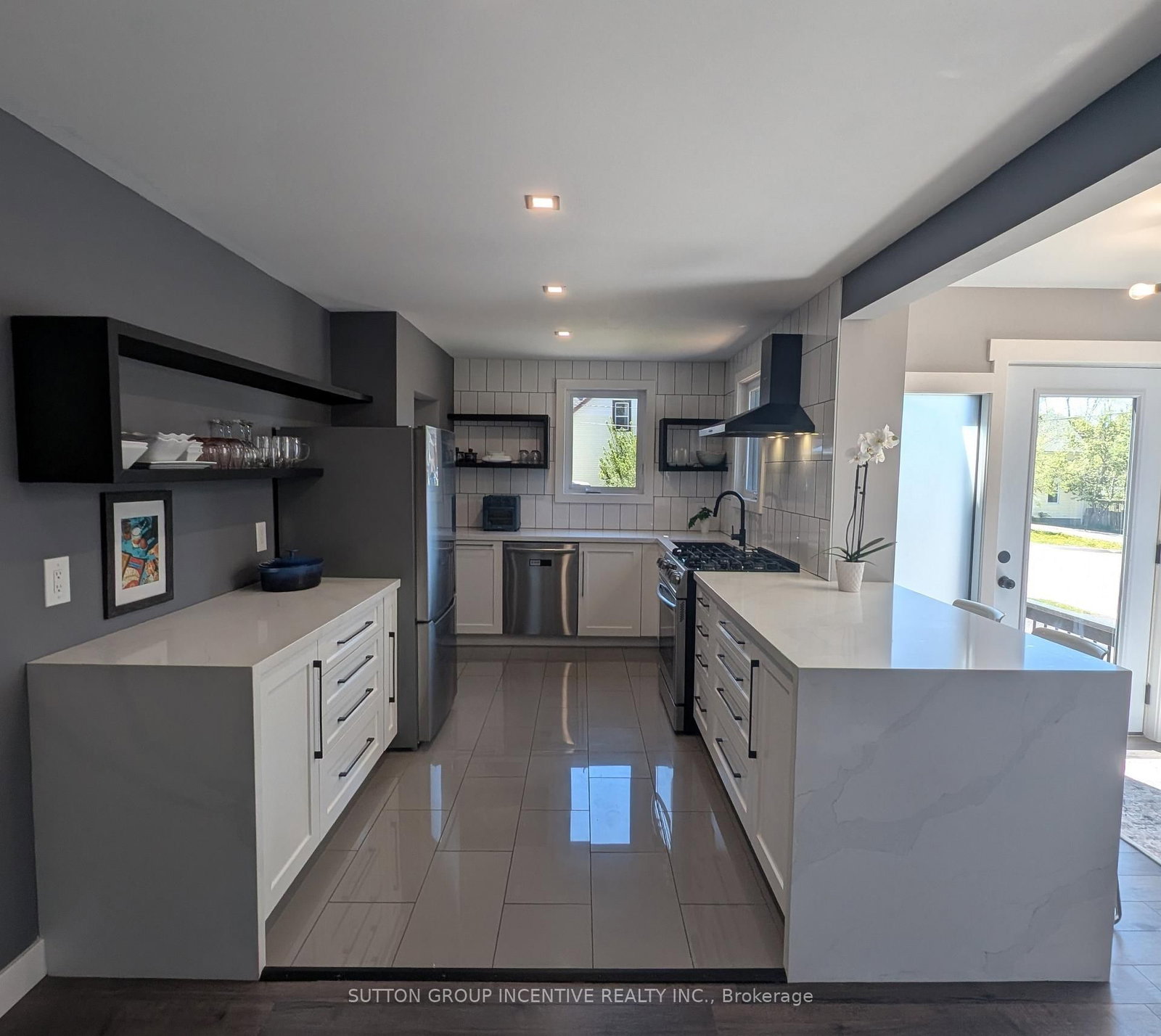 295 Queen Street • Midland, ON photo 5