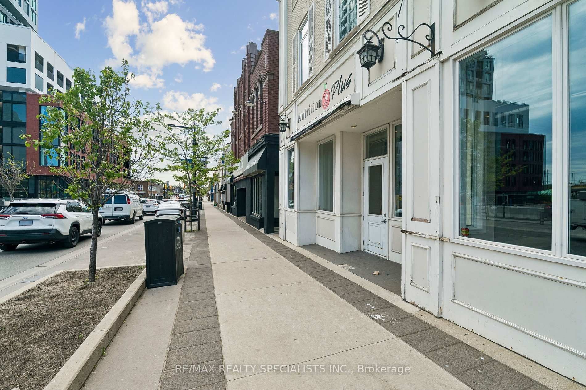 W 54 Dunlop Street W