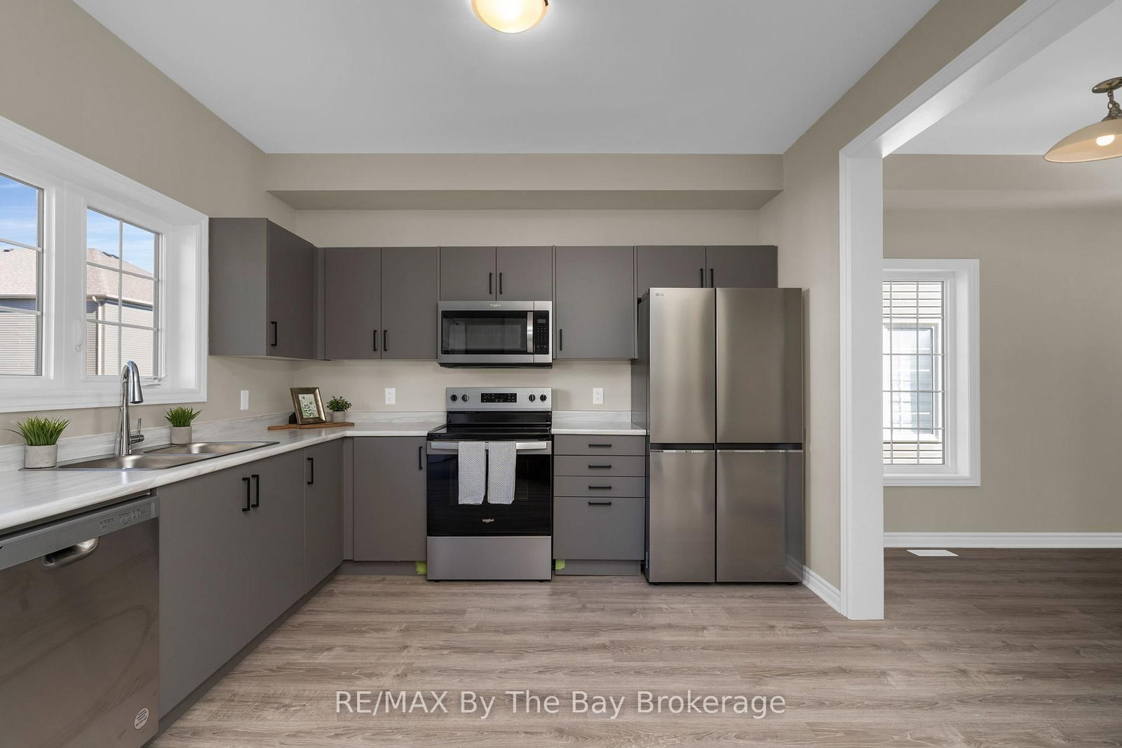 214 Cubitt Street • Clearview, ON photo 10