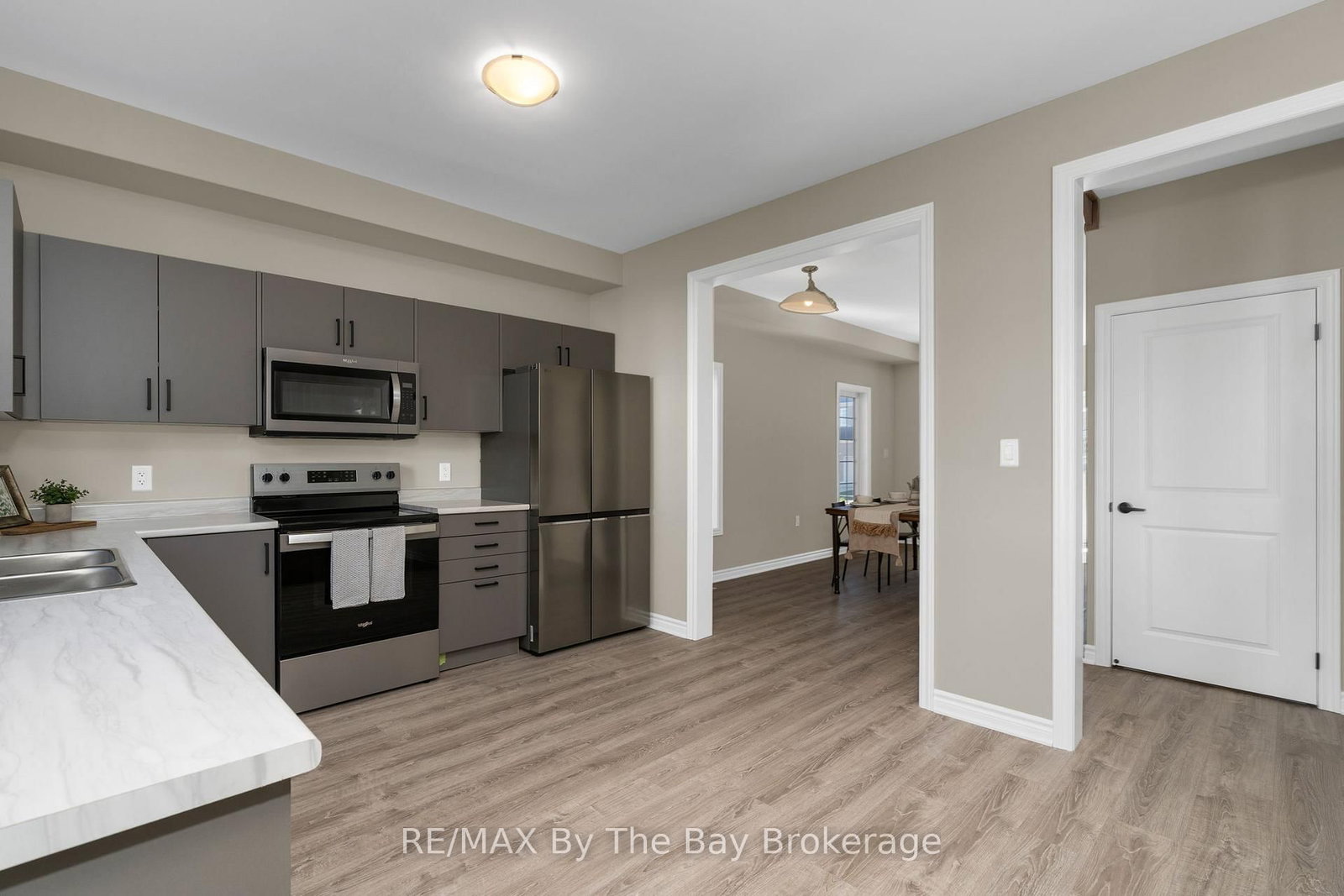 214 Cubitt Street • Clearview, ON photo 11