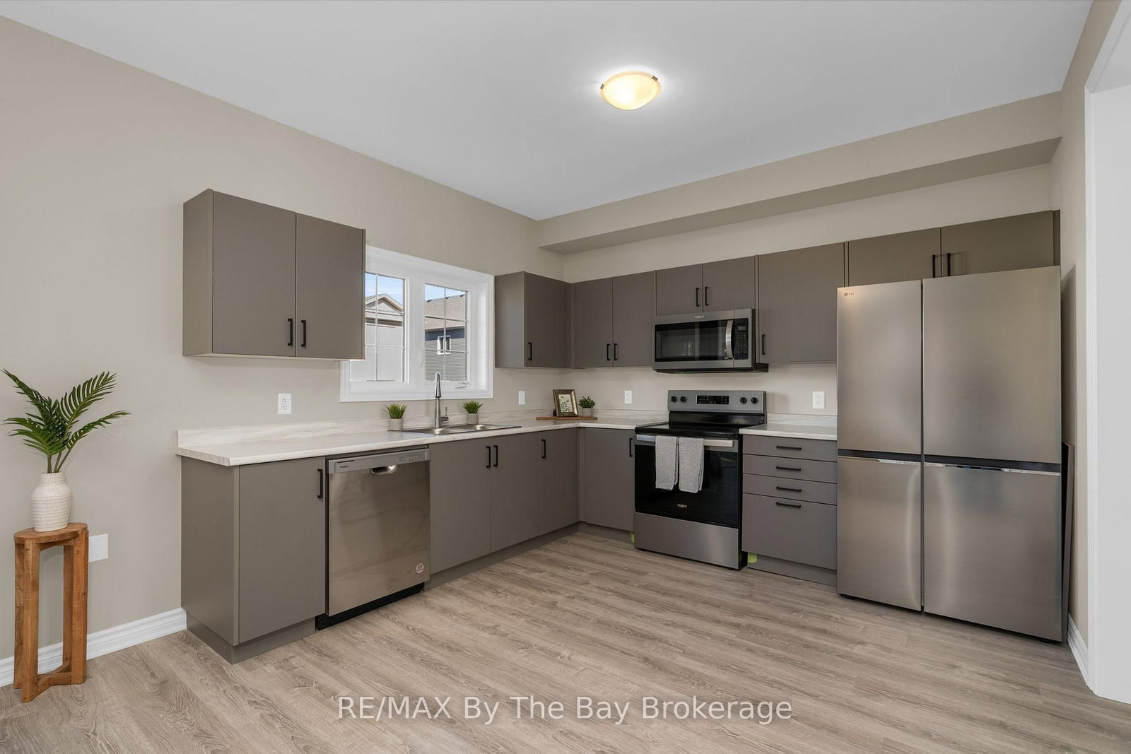 214 Cubitt Street • Clearview, ON photo 9