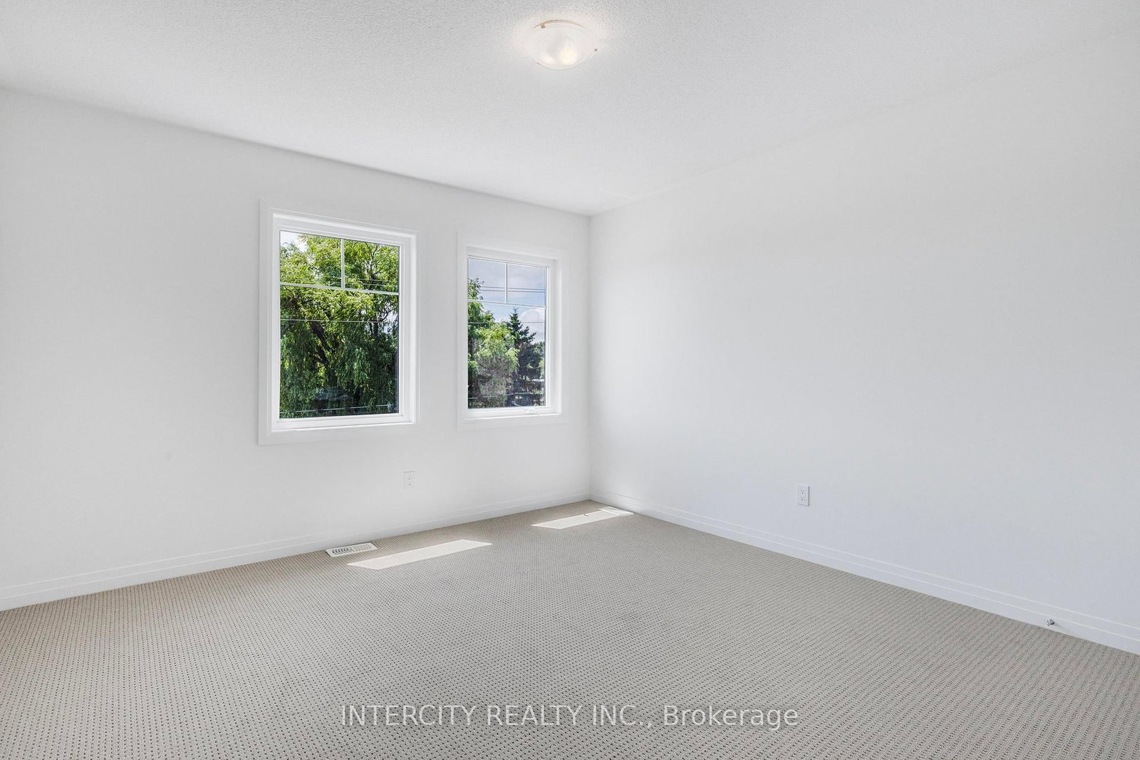 327 Quebec Street • Clearview, ON photo 22