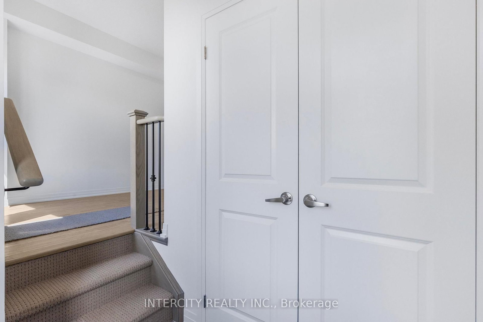 327 Quebec Street • Clearview, ON photo 6