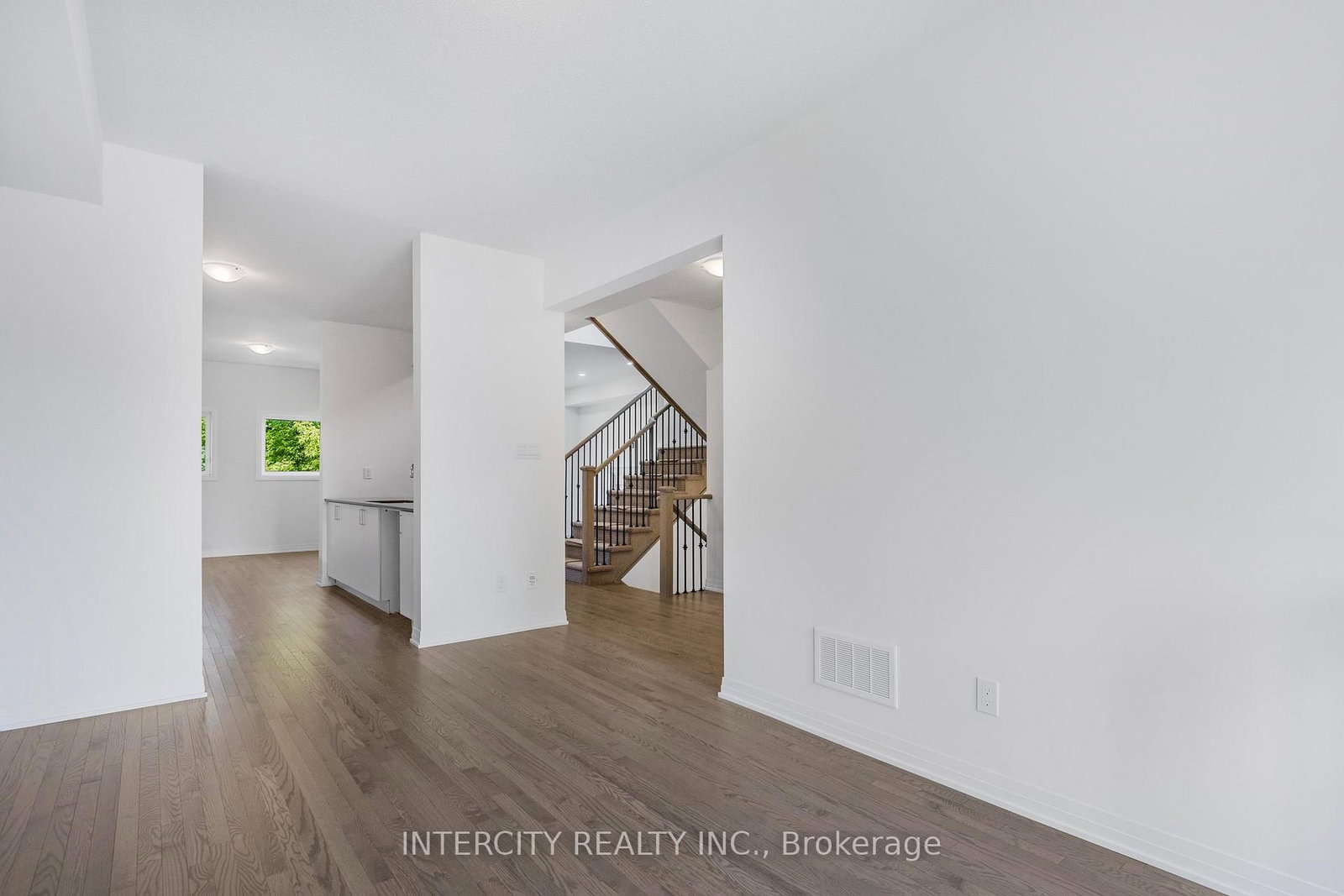 327 Quebec Street • Clearview, ON photo 8