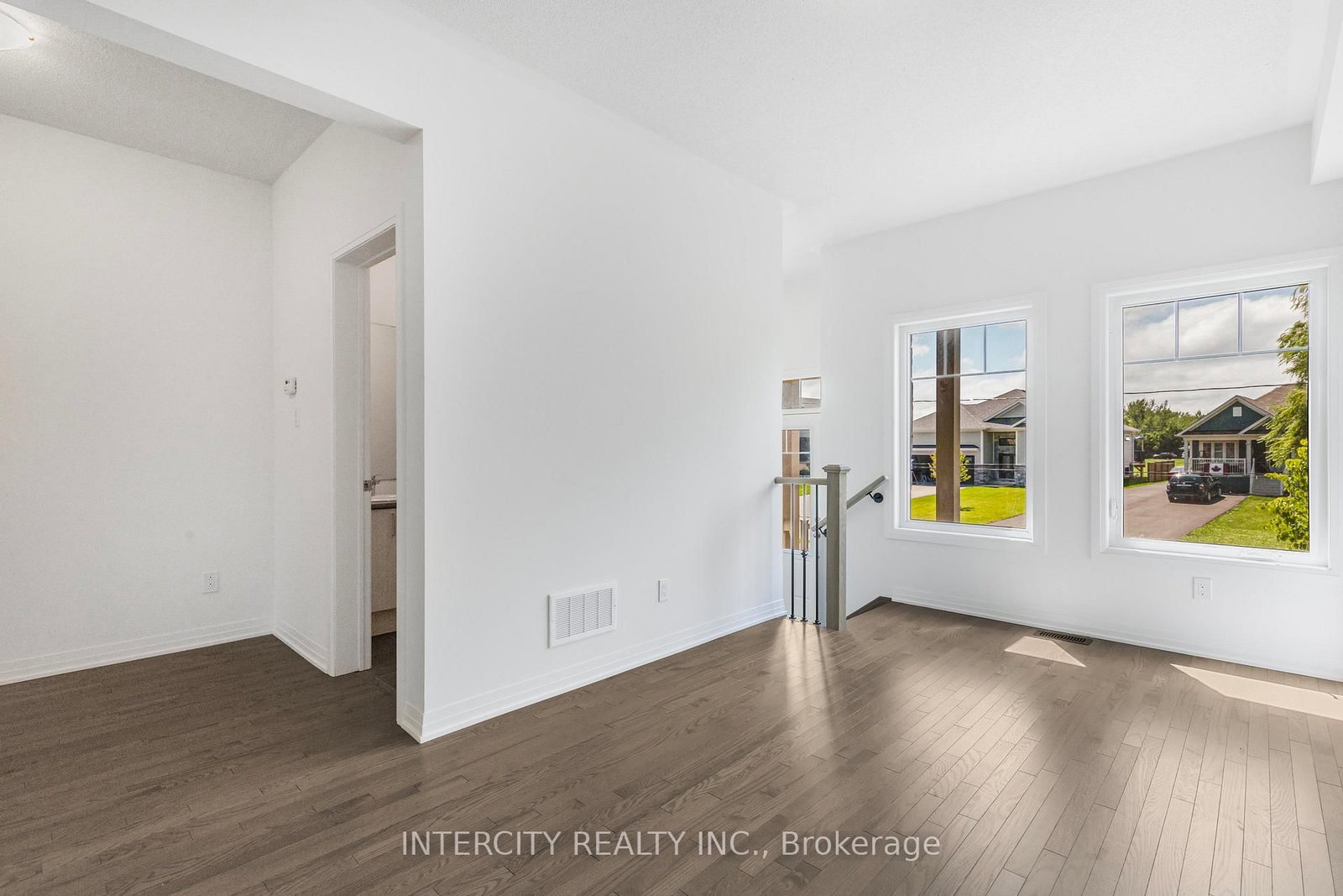 327 Quebec Street • Clearview, ON photo 9