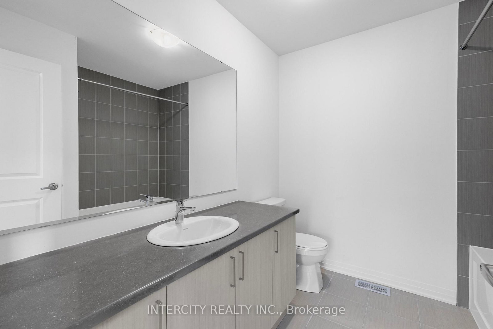 345 Quebec Street • Clearview, ON photo 21