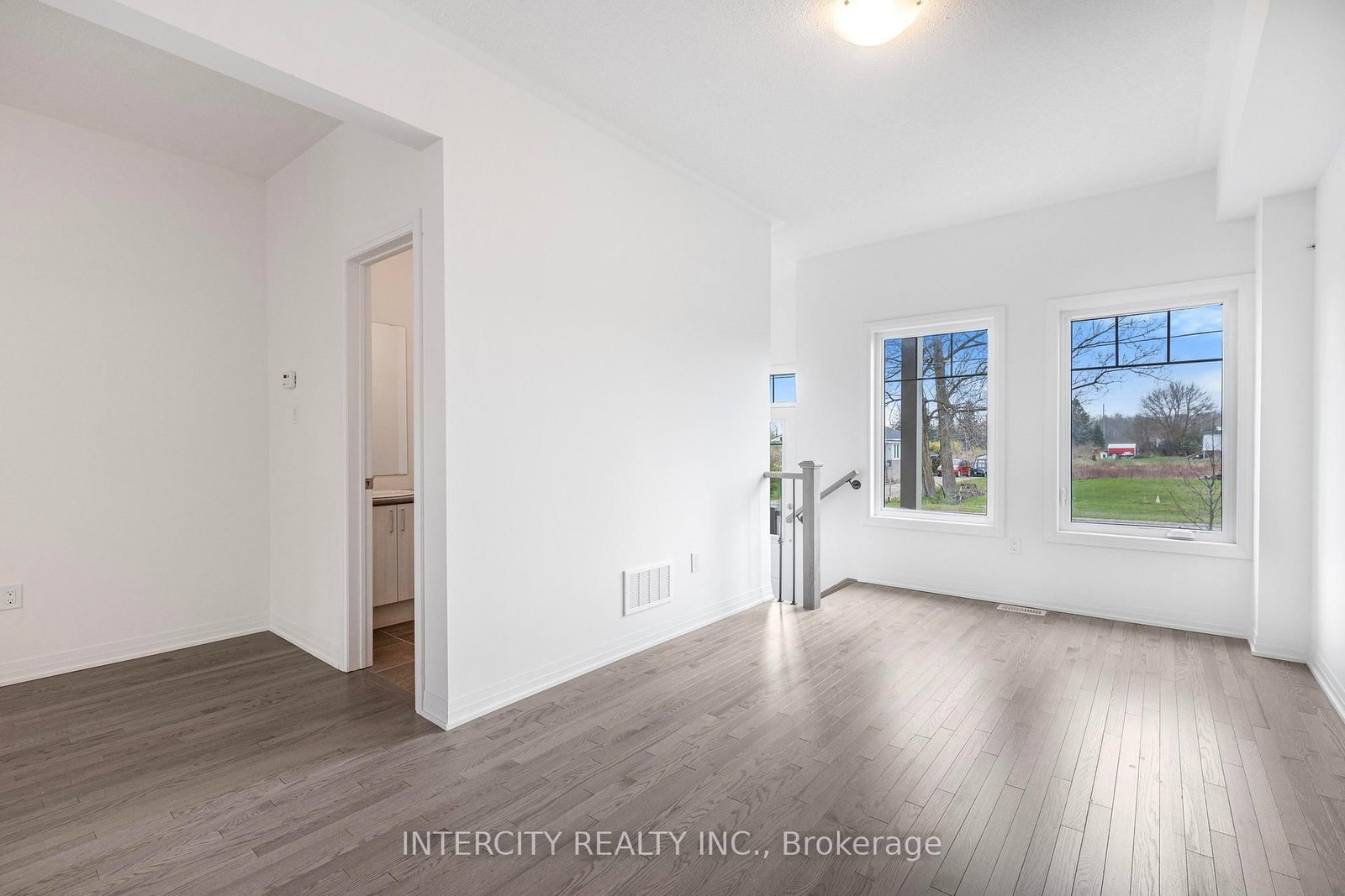 345 Quebec Street • Clearview, ON photo 6