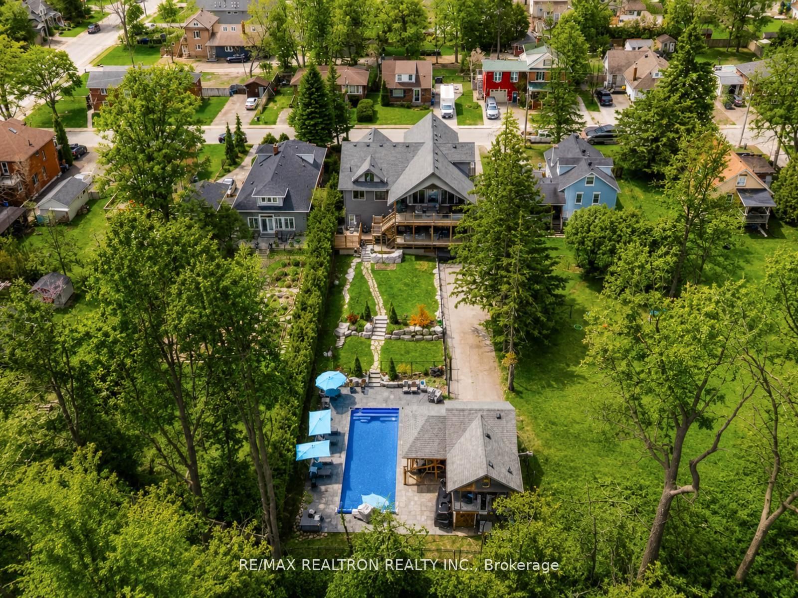 115 Clapperton Street • Barrie, ON photo 5