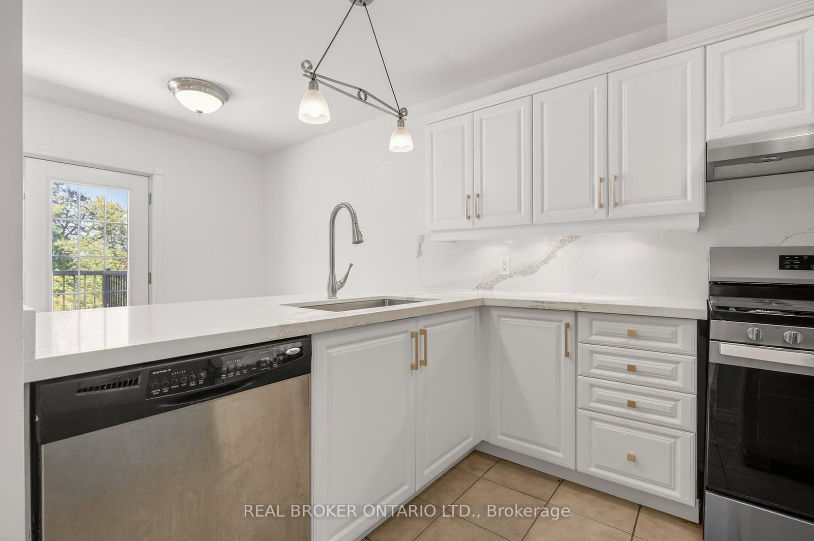 198 Columbia Road • Barrie, ON photo 11