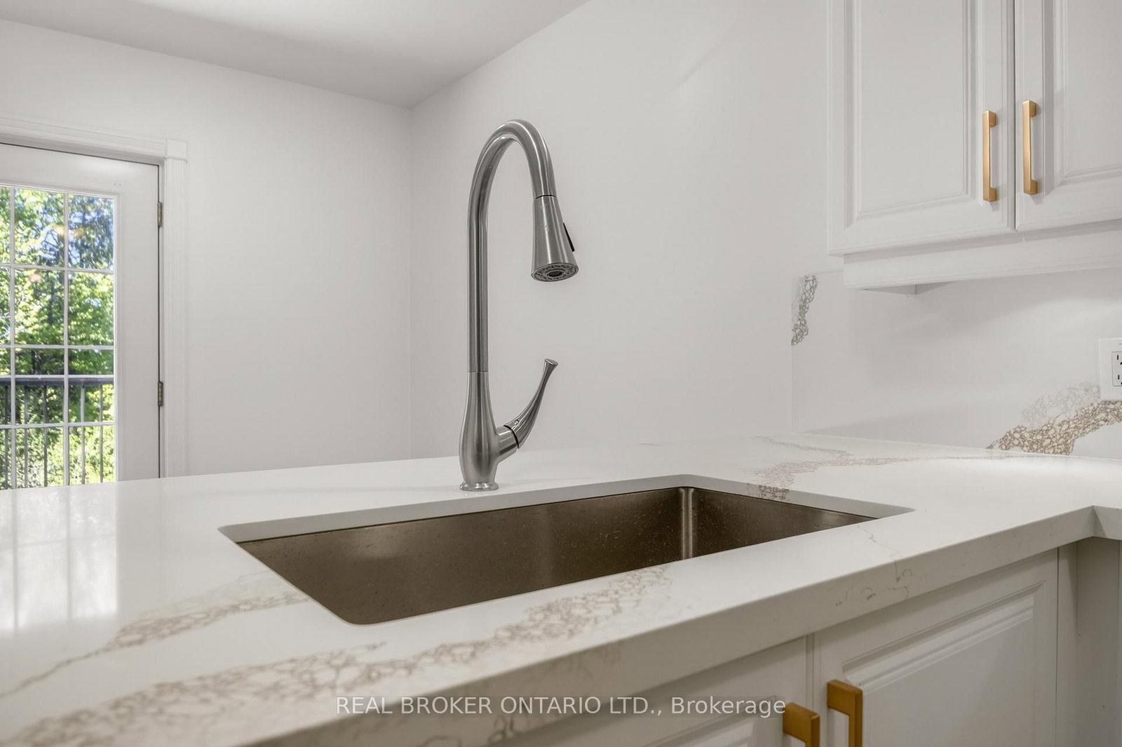 198 Columbia Road • Barrie, ON photo 13
