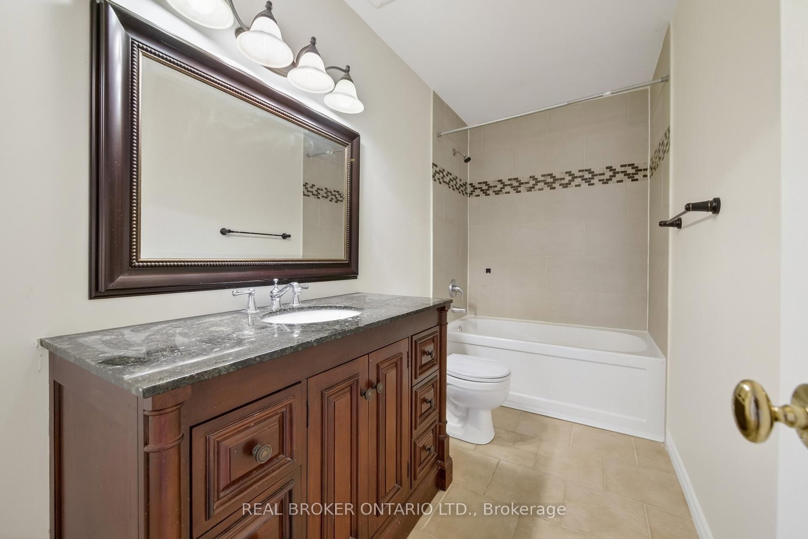 198 Columbia Road • Barrie, ON photo 17