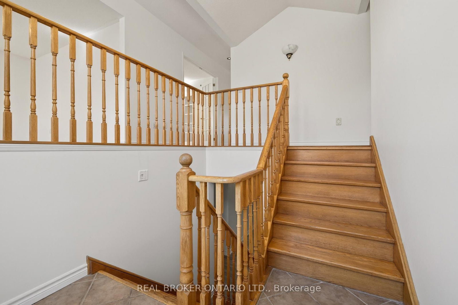 198 Columbia Road • Barrie, ON photo 2