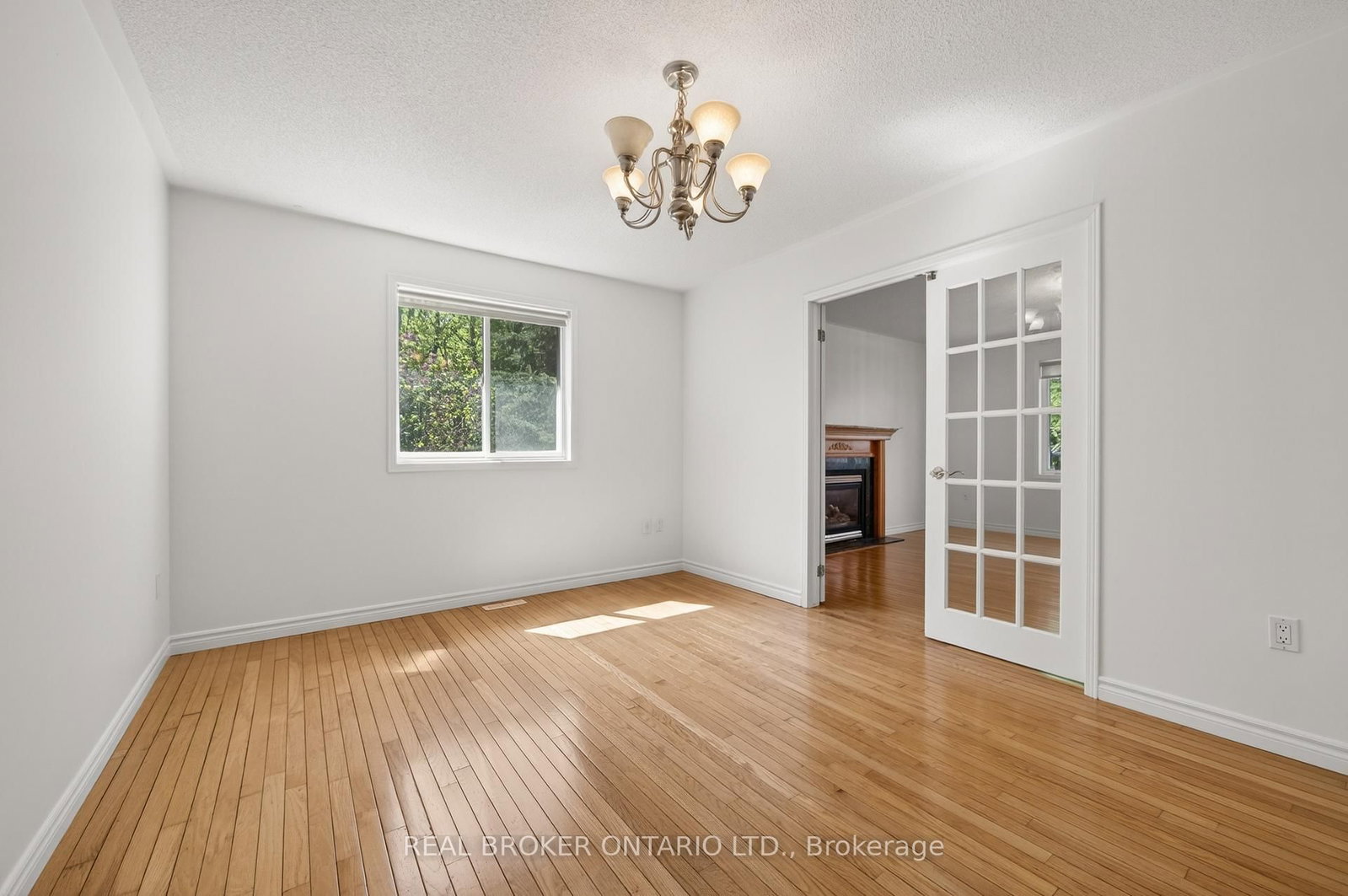 198 Columbia Road • Barrie, ON photo 3