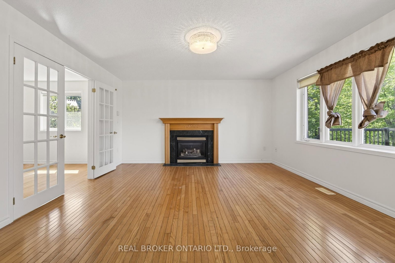 198 Columbia Road • Barrie, ON photo 5