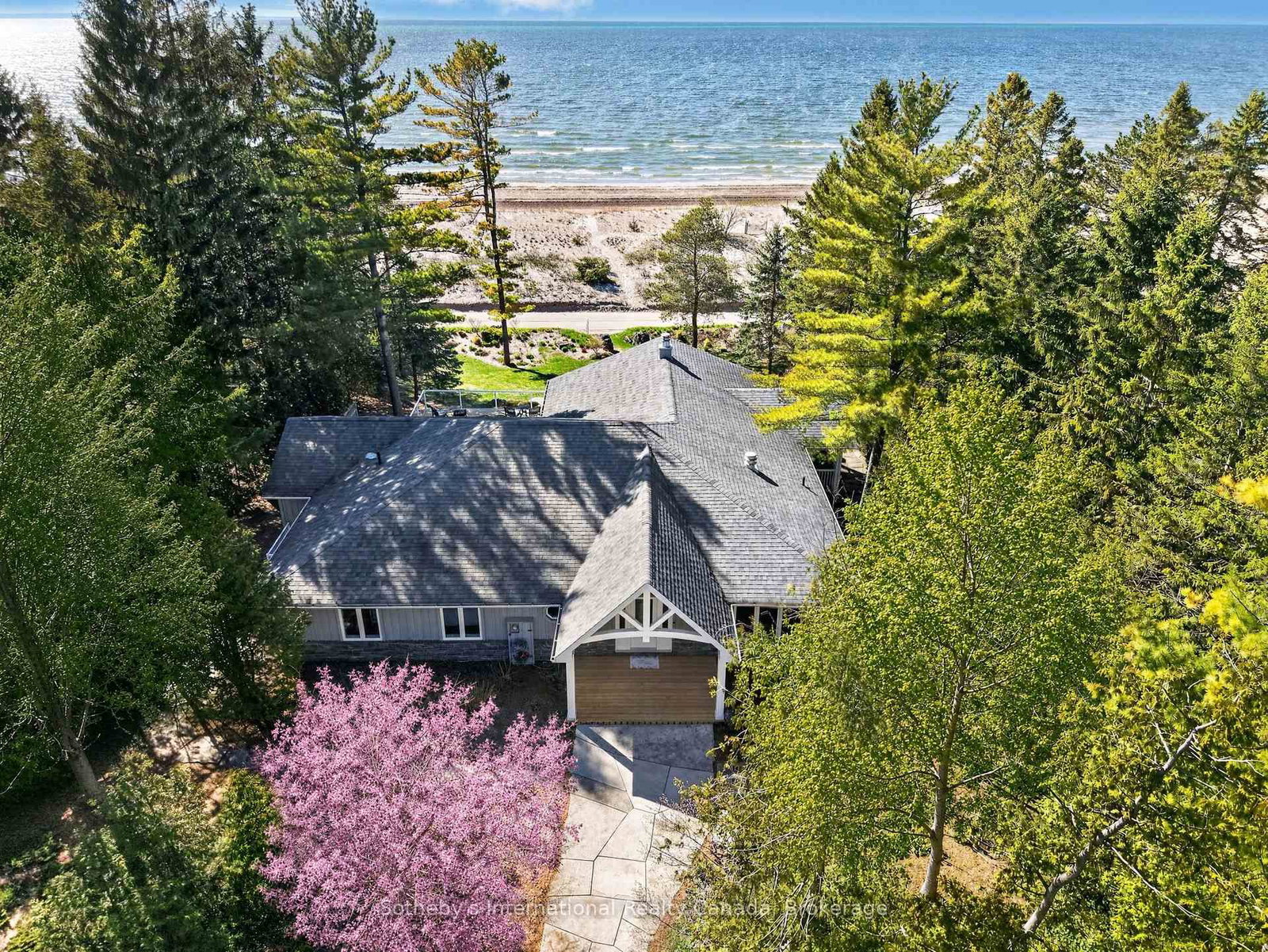 1036 River Road E • Wasaga Beach, ON photo 3