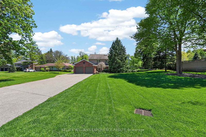 76 Royal Oak Drive
