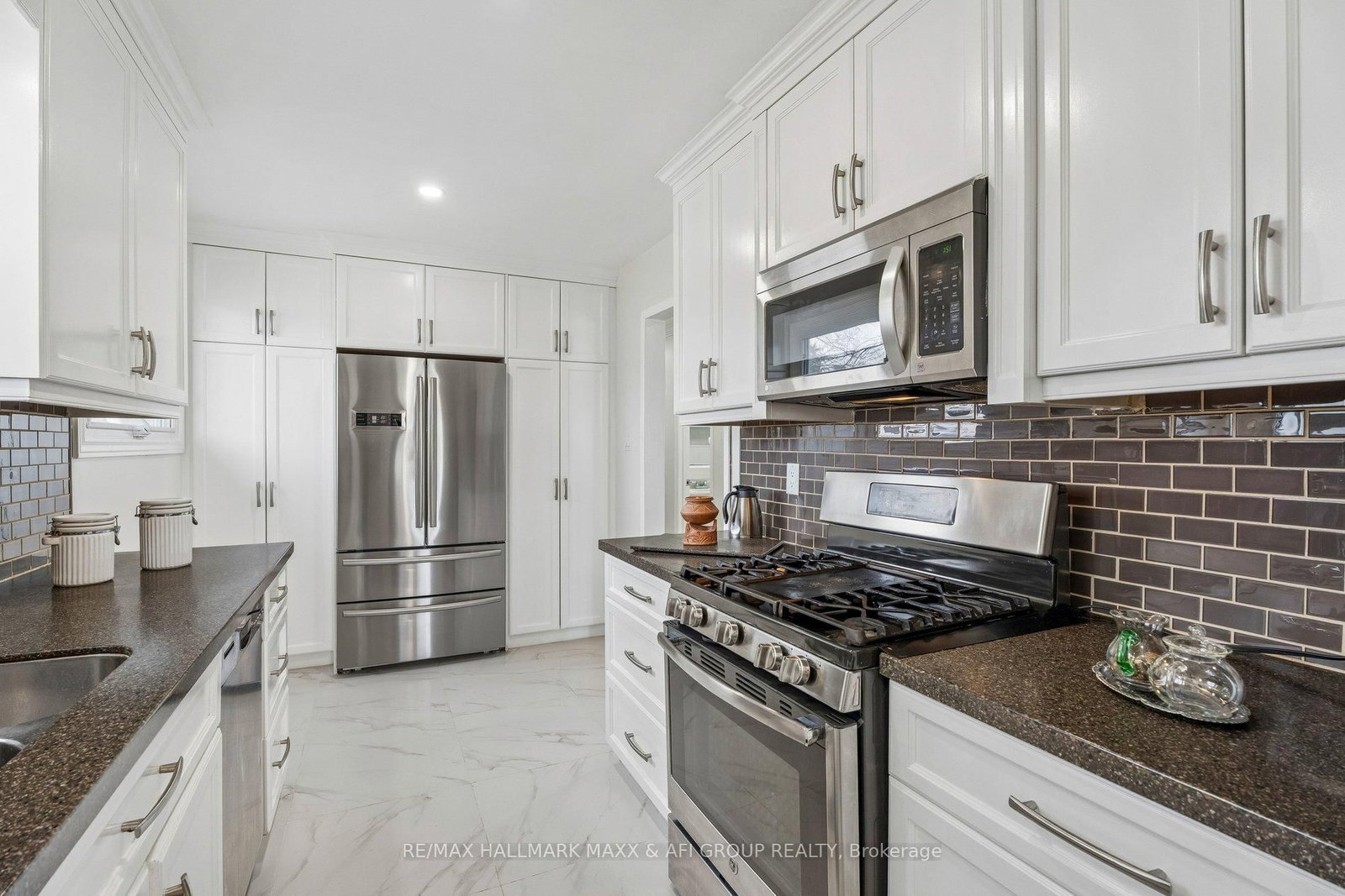 11 Charlotte Court • Barrie, ON photo 18
