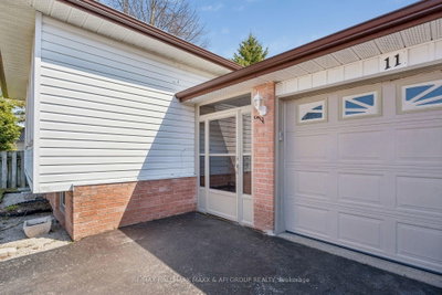 11 Charlotte Court • Barrie, ON photo 2