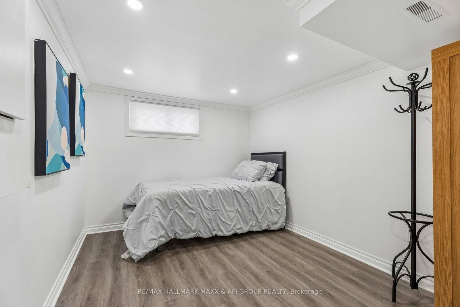 11 Charlotte Court • Barrie, ON photo 39