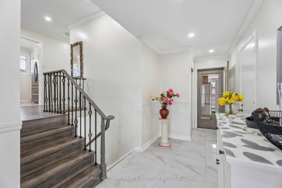 11 Charlotte Court • Barrie, ON photo 4