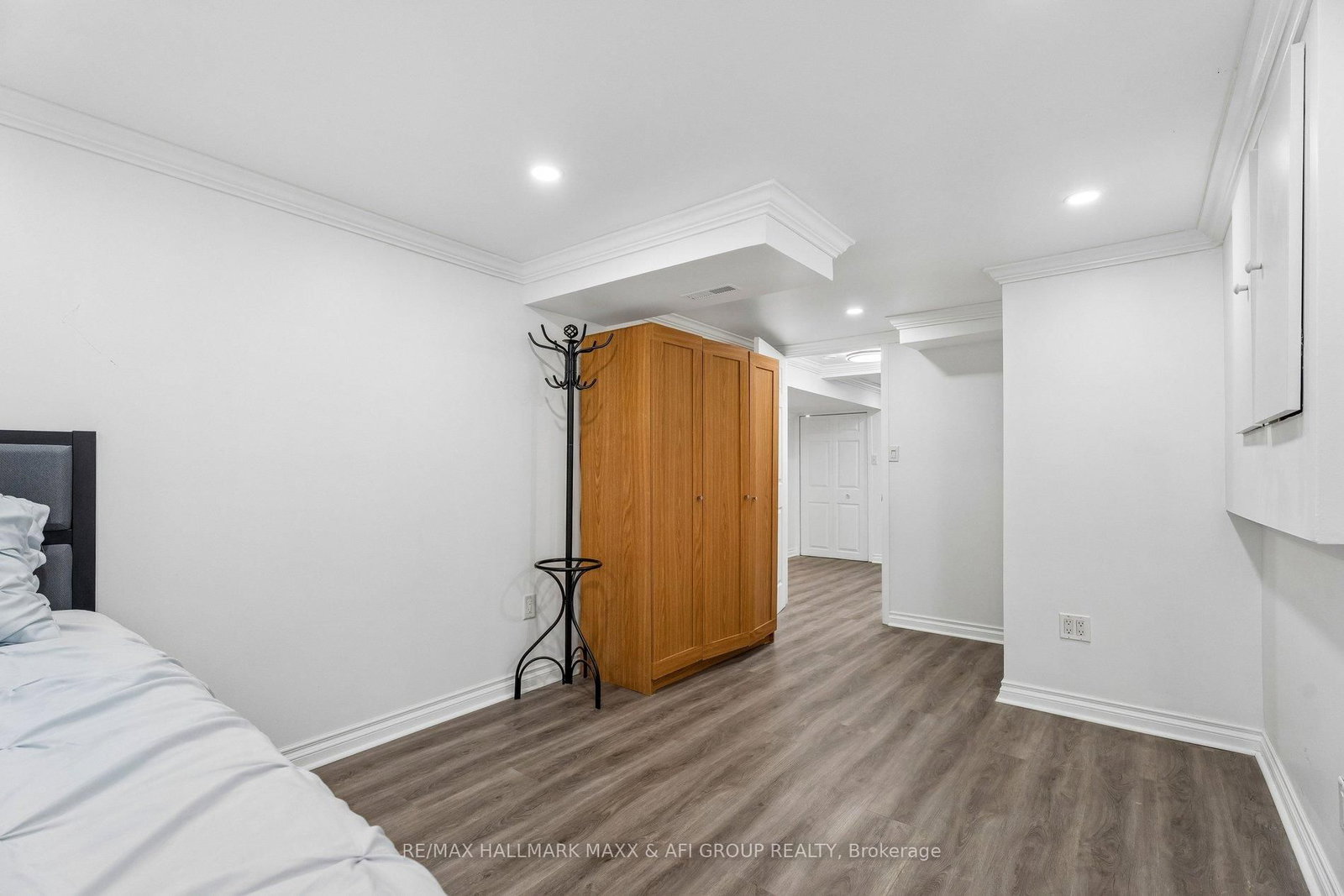 11 Charlotte Court • Barrie, ON photo 40