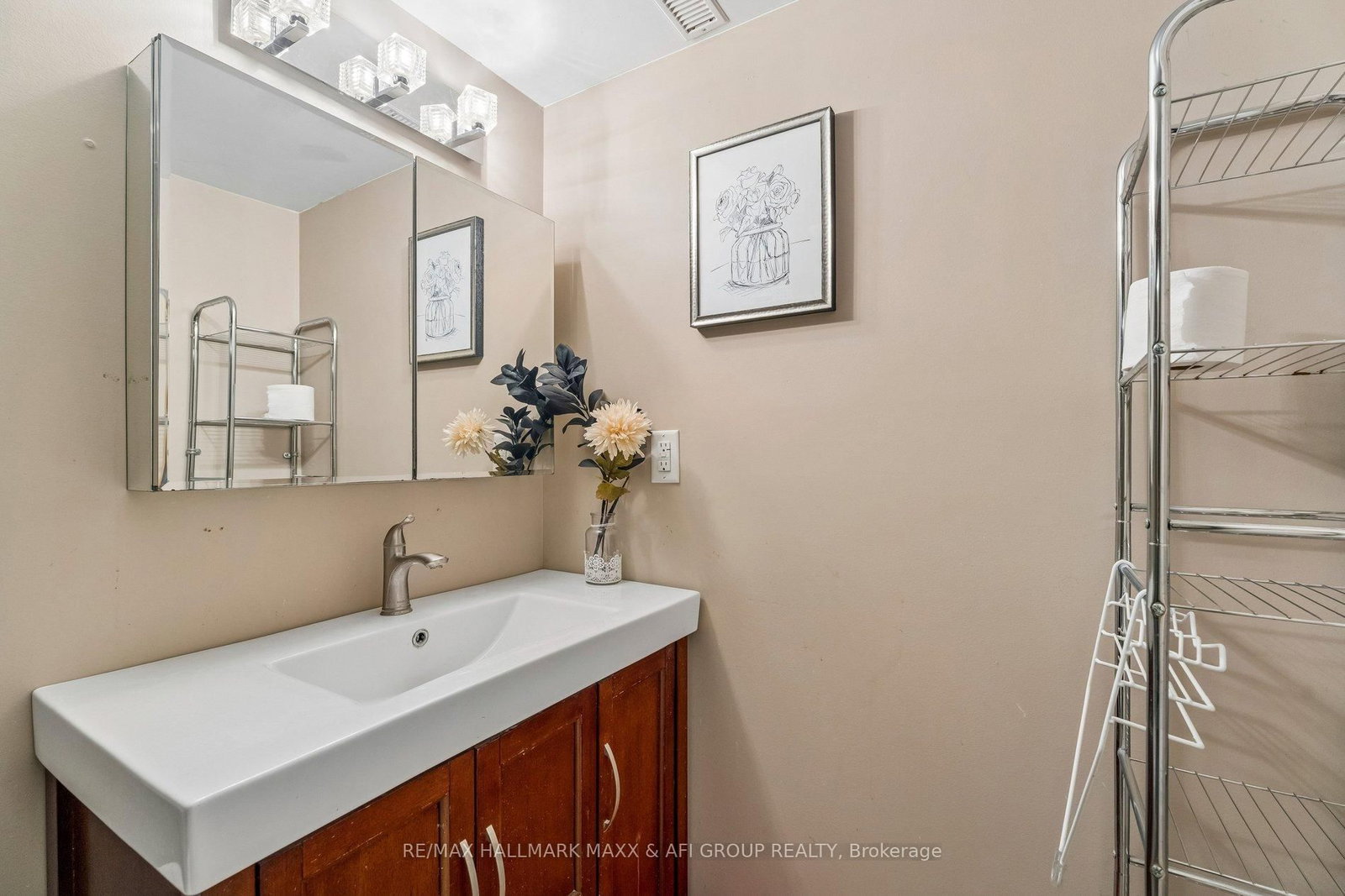 11 Charlotte Court • Barrie, ON photo 42