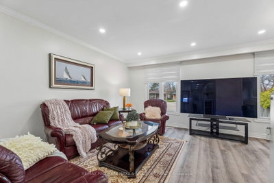 11 Charlotte Court • Barrie, ON photo 9