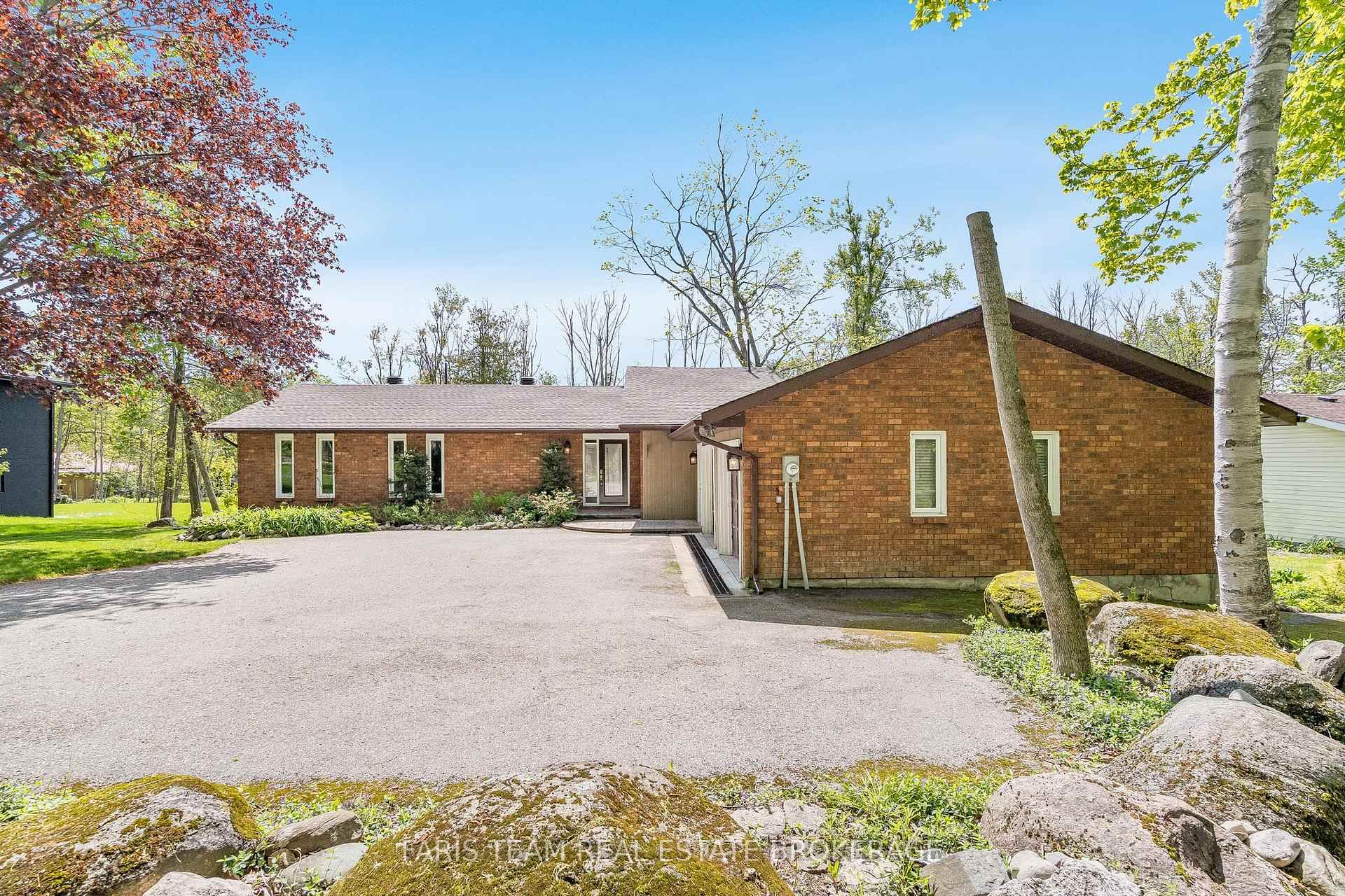 21 Poplar Crescent