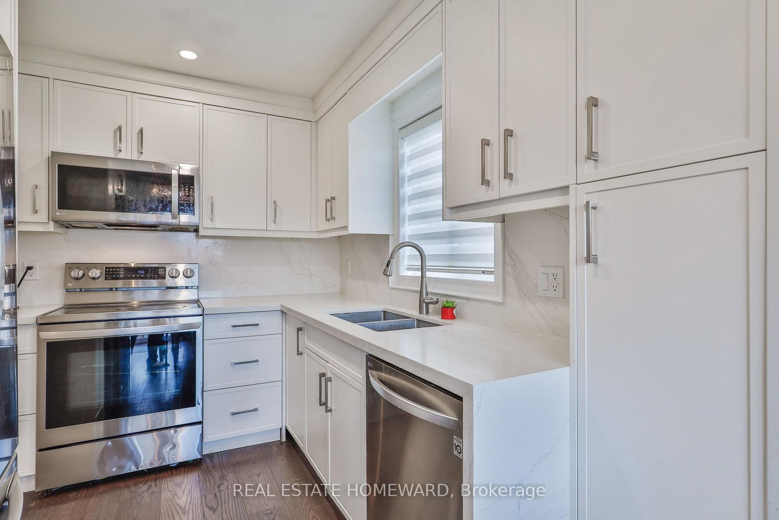 20 MASTERS Drive • Barrie, ON photo 10