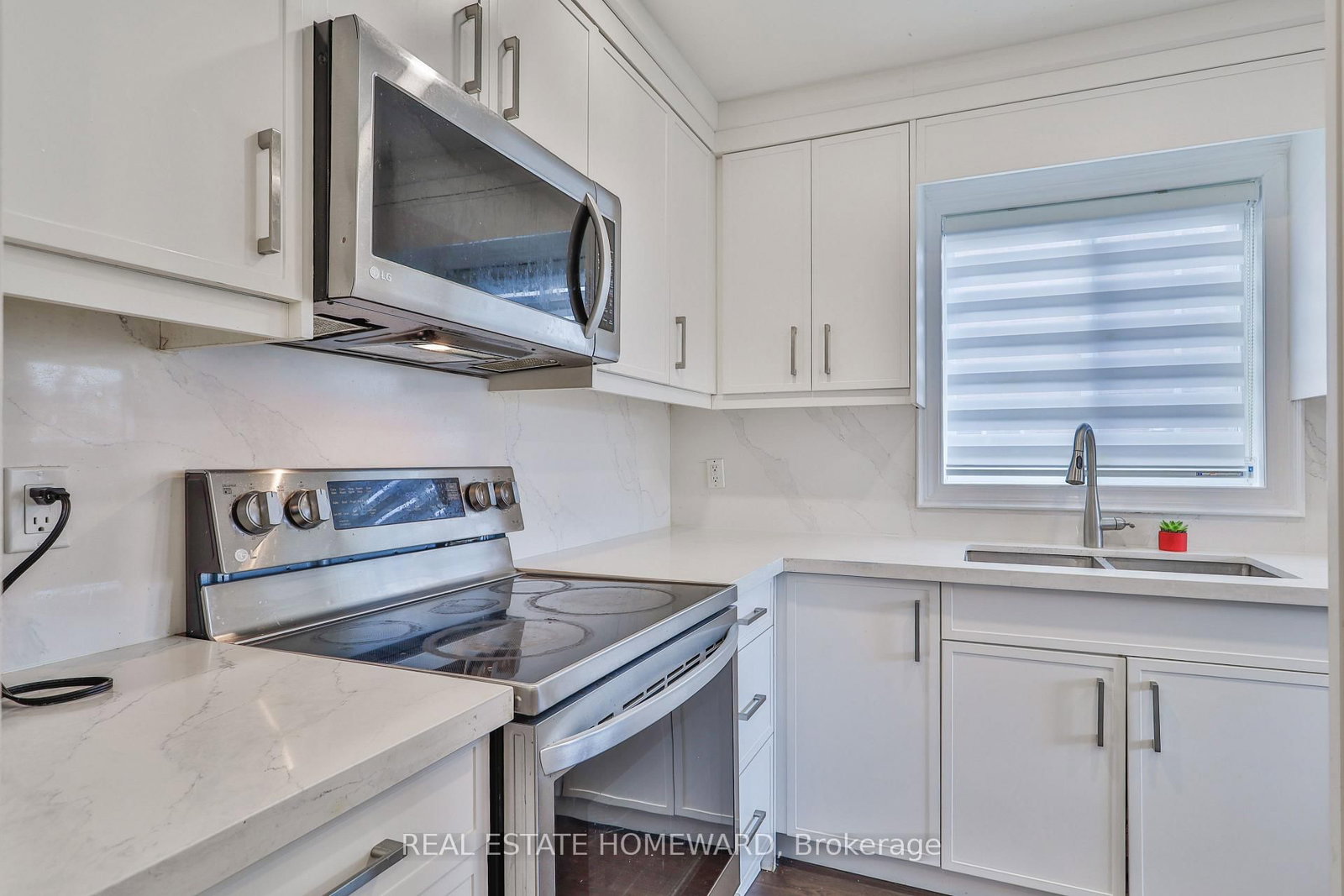 20 MASTERS Drive • Barrie, ON photo 11