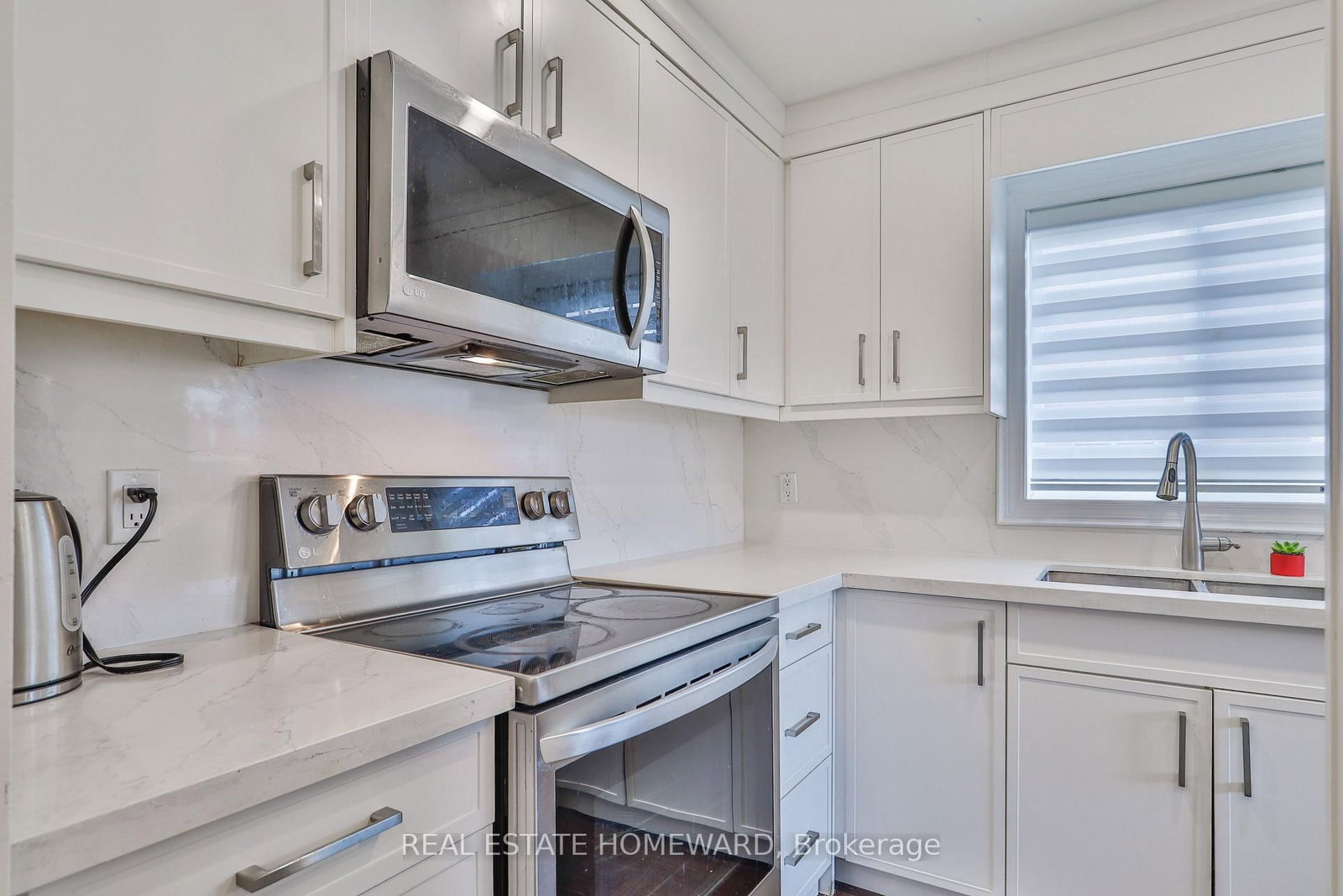 20 MASTERS Drive • Barrie, ON photo 9