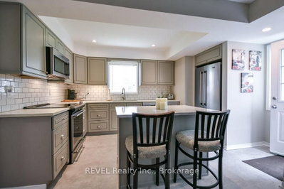 179 Luckport Crescent • Midland, ON photo 6