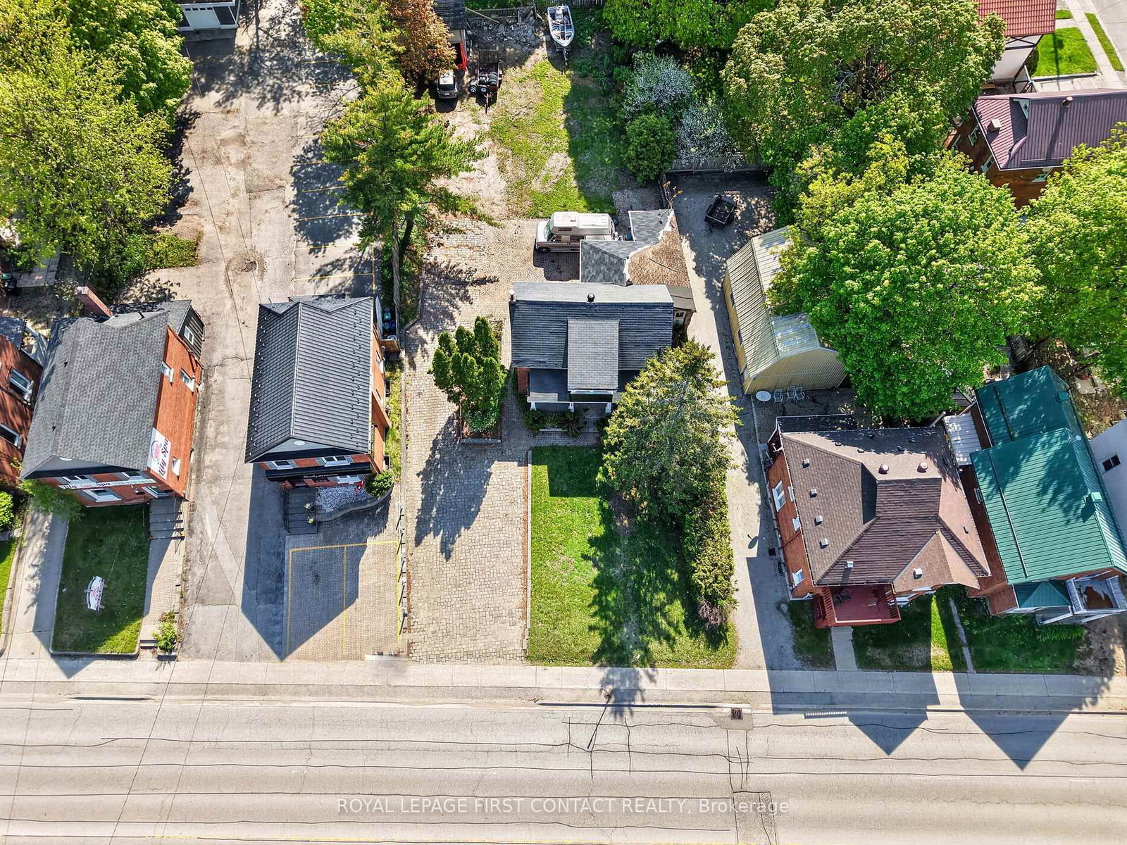202 Bradford Street • Barrie, ON photo 32