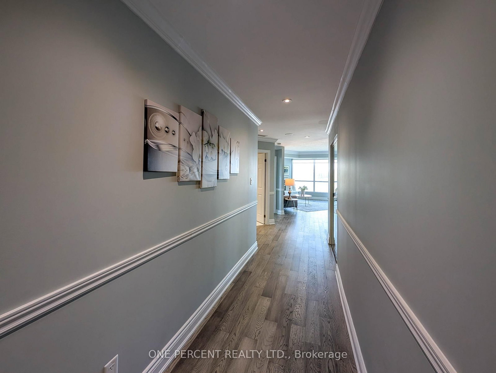 33 ELLEN Street • #604 • Barrie, ON photo 4