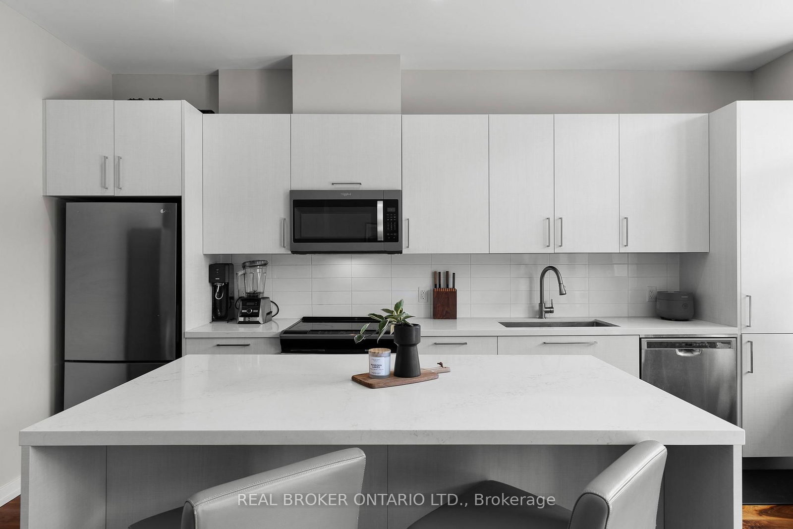 21 Matchedash Street S, Unit 204 - Photo 6