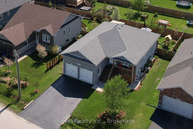 37 Marilyn Avenue N