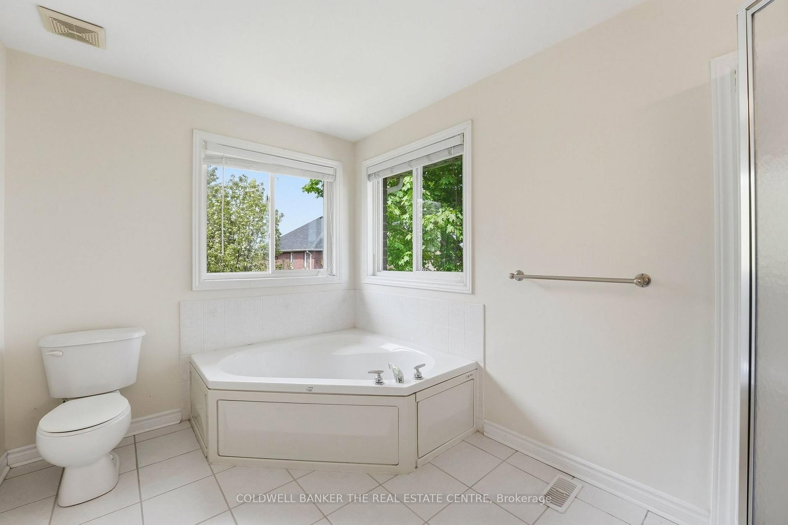 44 Prince William Way • Barrie, ON photo 11