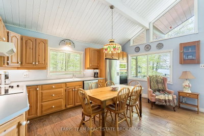 112 Farlain Lake Road E — more photos