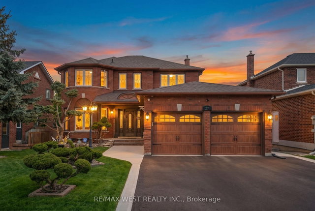 27 Golden Meadow Road