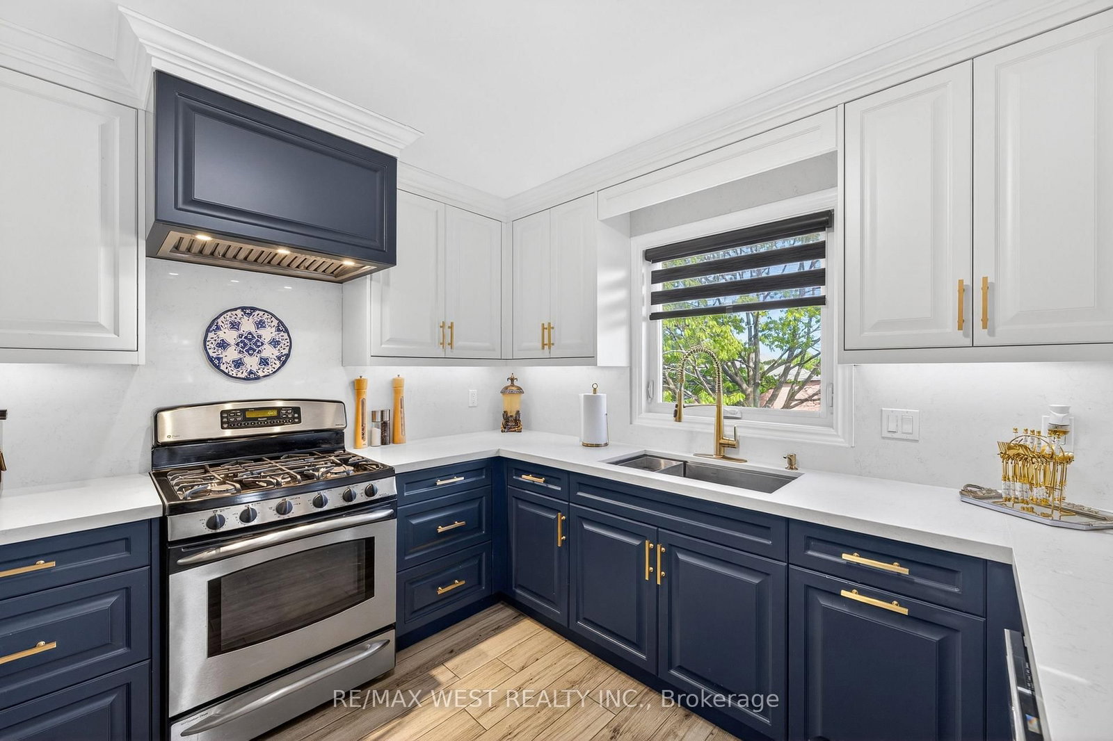 27 Golden Meadow Road • Barrie, ON photo 13