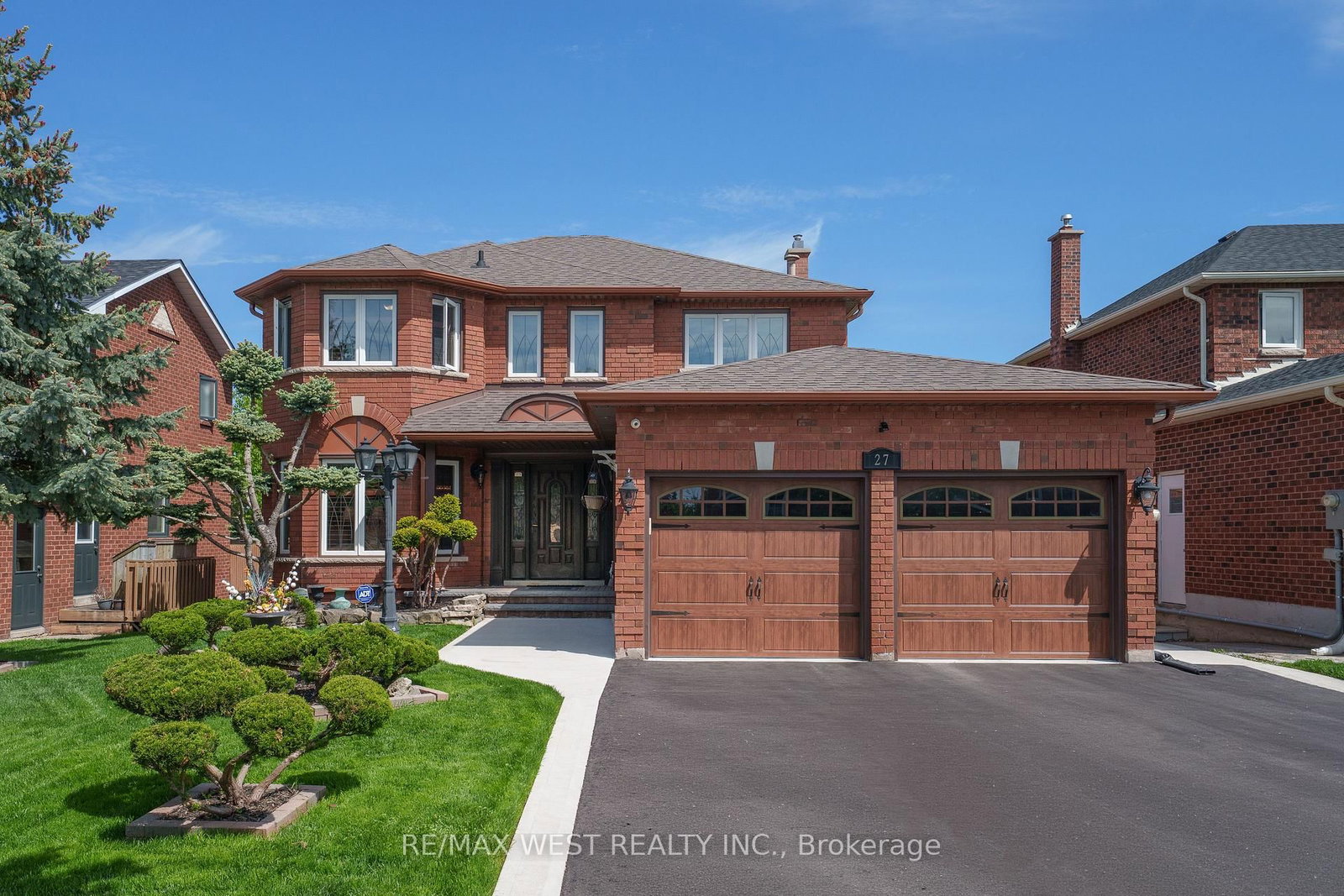 27 Golden Meadow Road • Barrie, ON photo 2