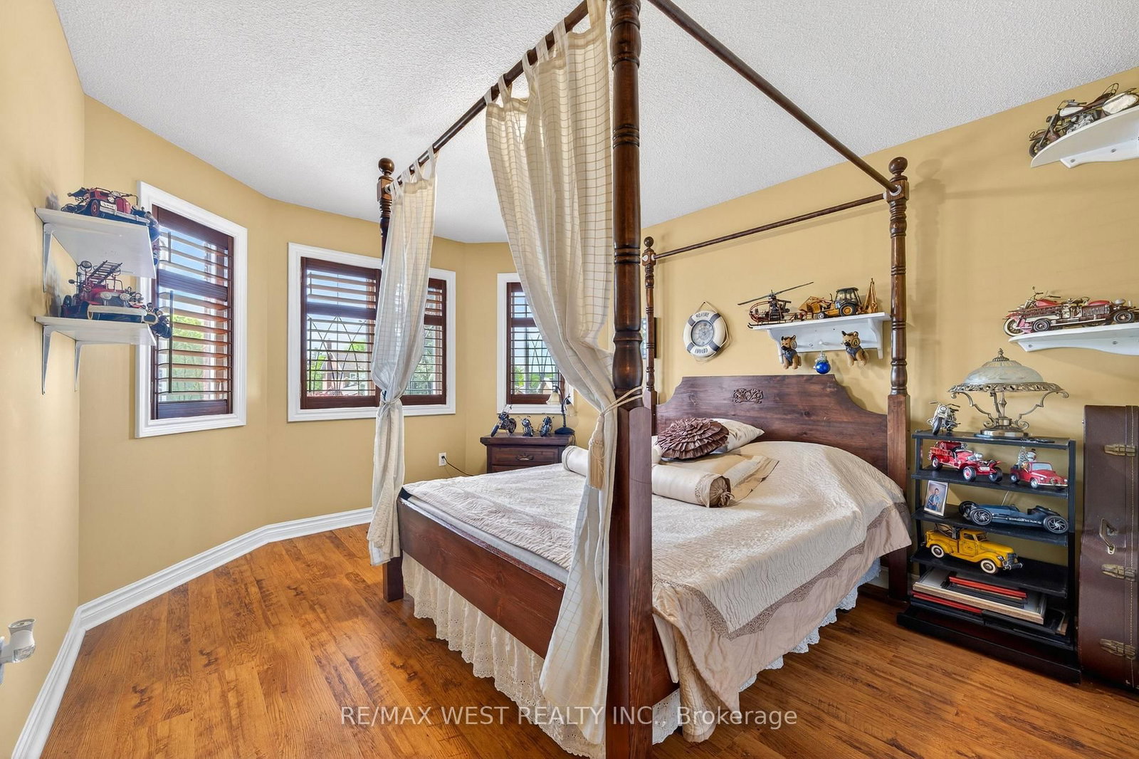 27 Golden Meadow Road • Barrie, ON photo 33