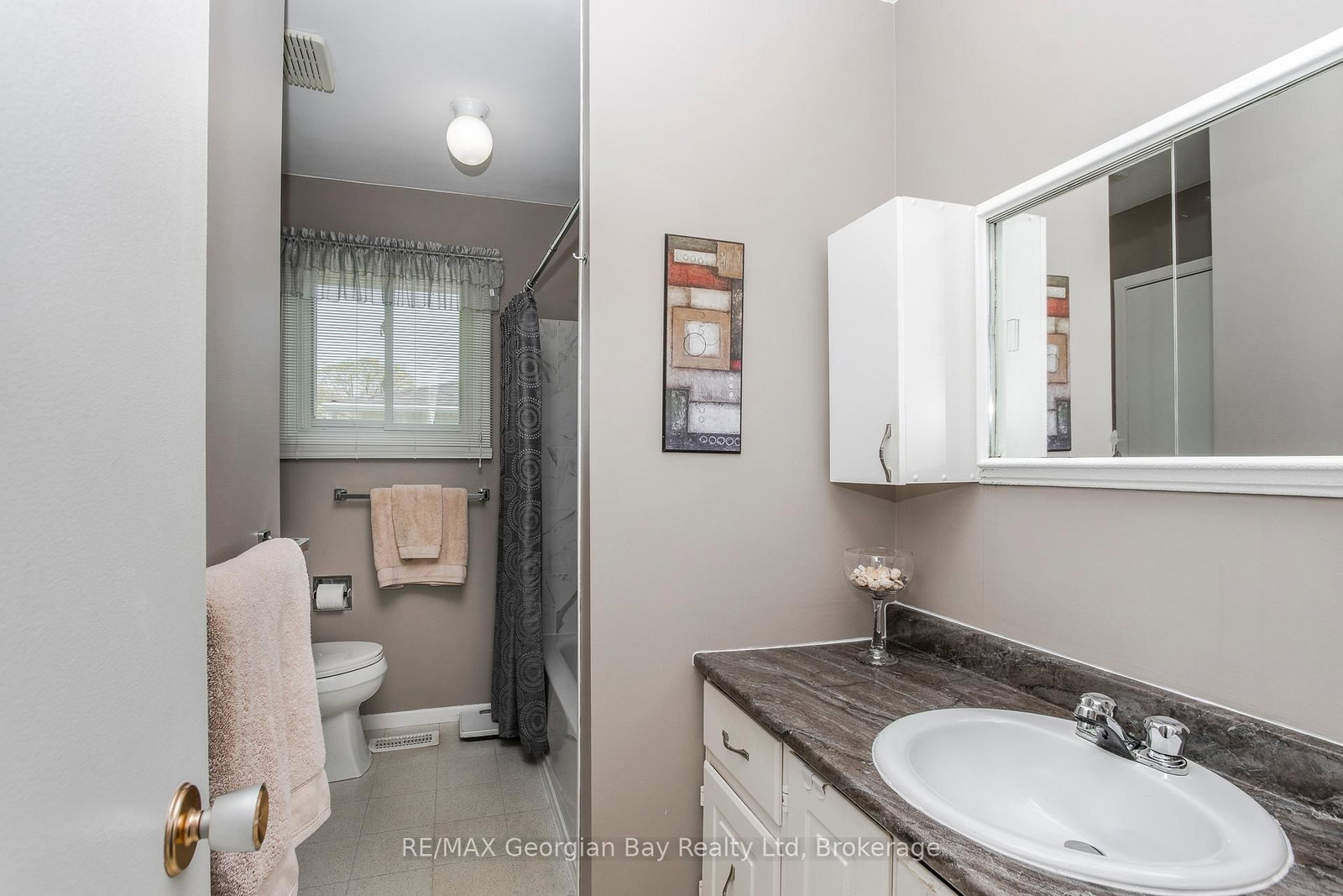 1010 Glen Eagles Crescent • Midland, ON photo 11