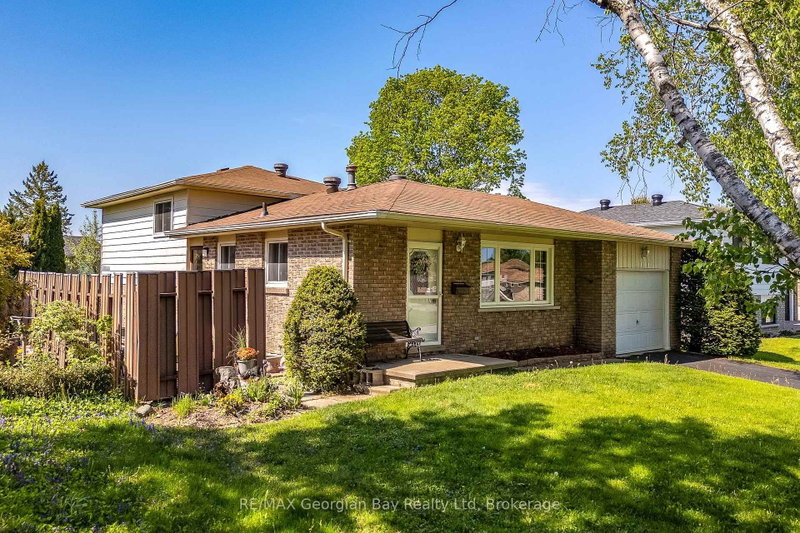 1010 Glen Eagles Crescent