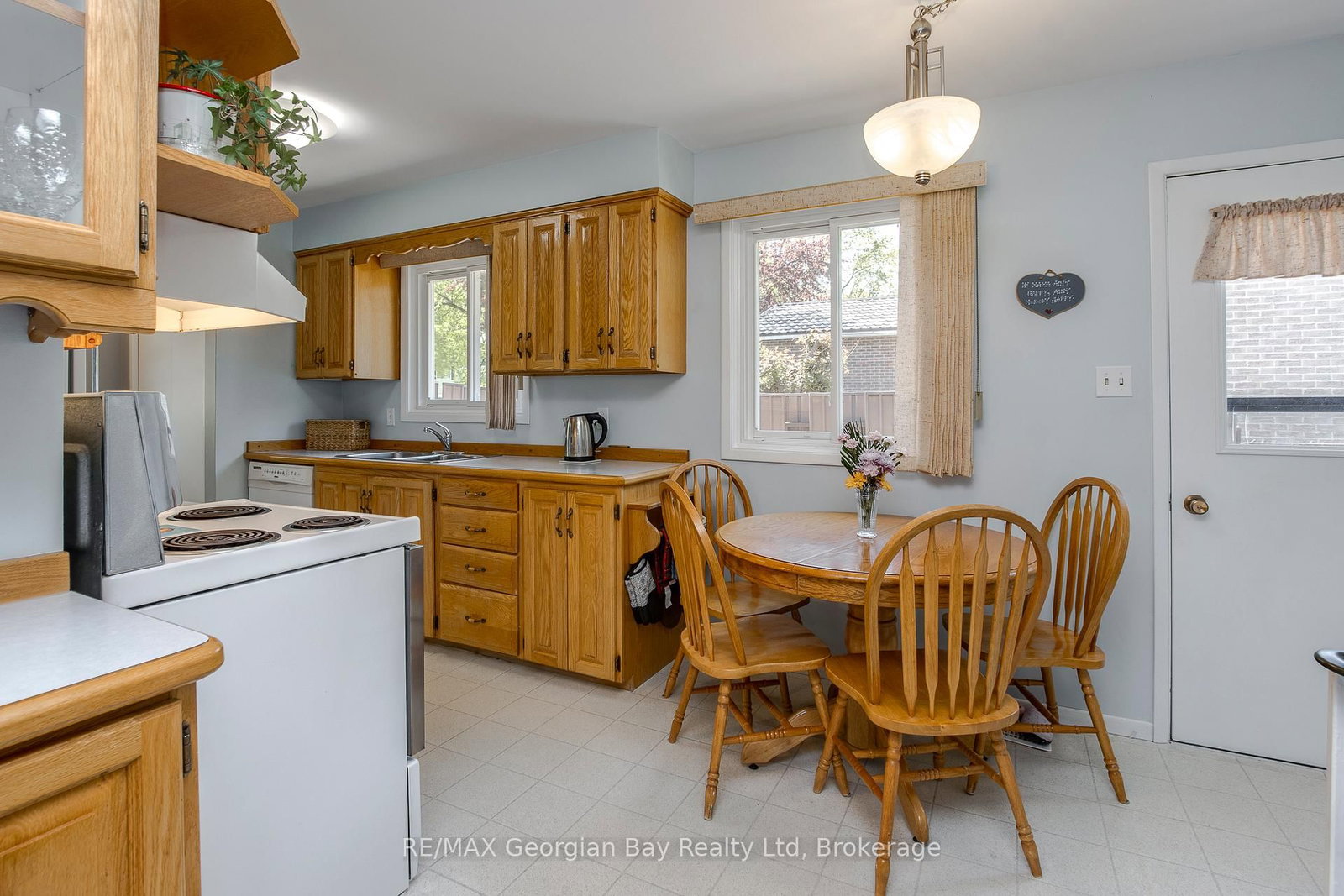 1010 Glen Eagles Crescent • Midland, ON photo 5