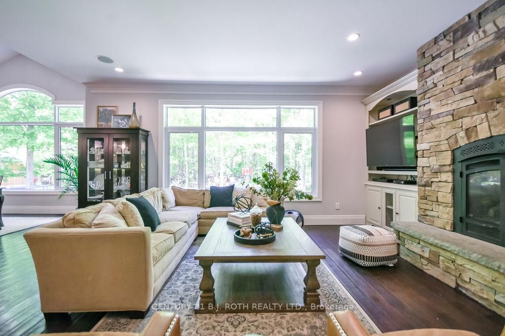 33 Reilly's Run • Springwater, ON photo 12