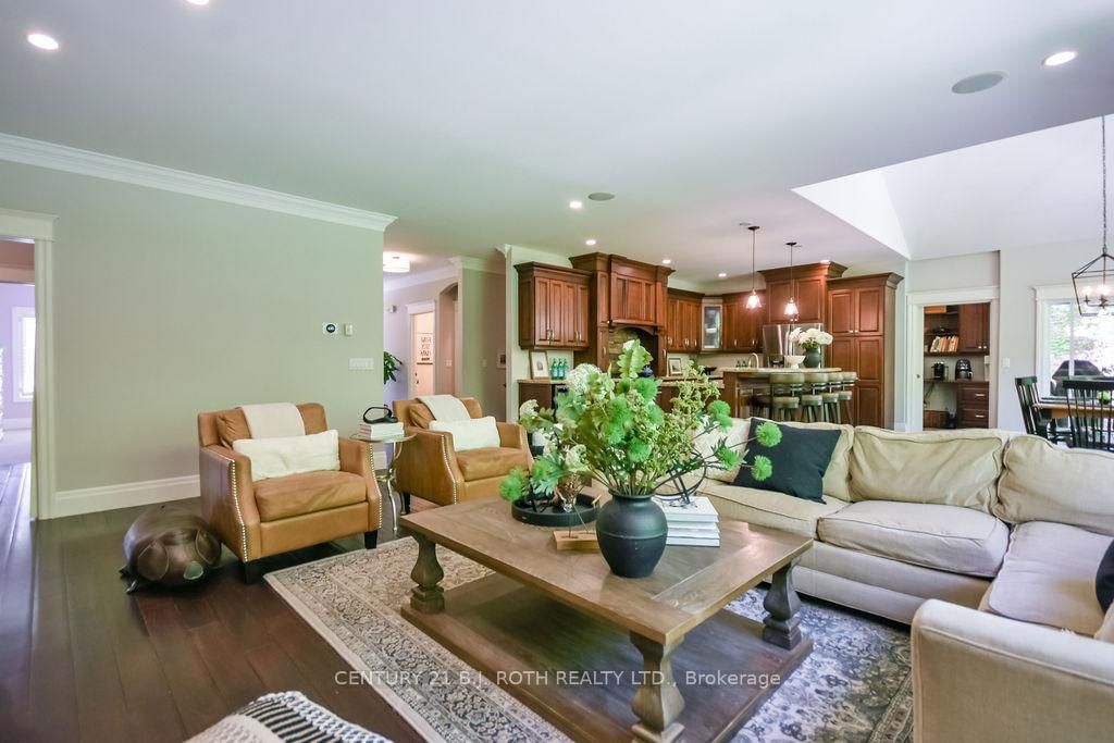 33 Reilly's Run • Springwater, ON photo 13